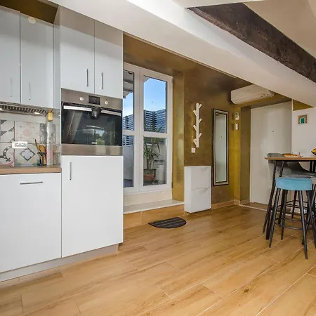 Lägenhet Jacuzzi Sky *