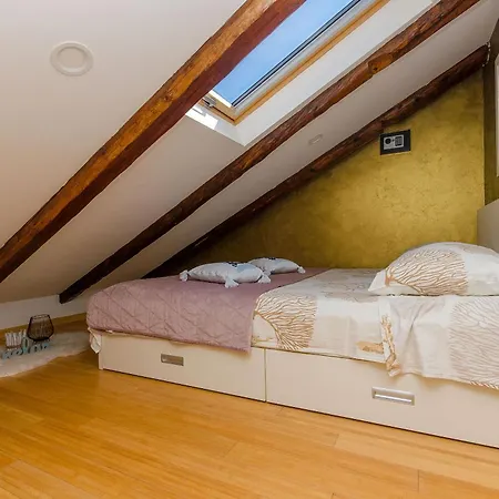 Jacuzzi Sky 公寓 *