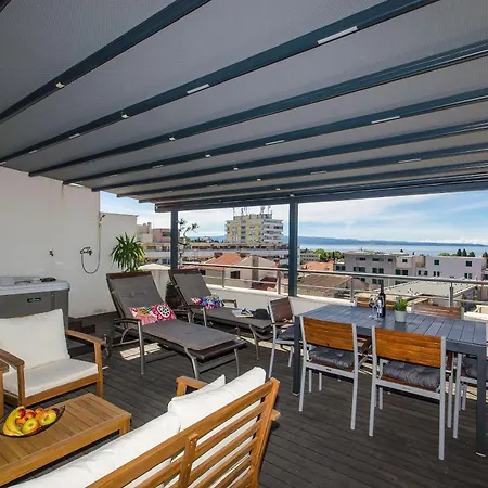 Jacuzzi Sky 公寓 *